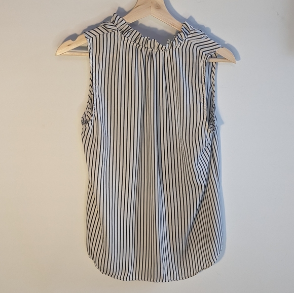 Black & White Pin Stripe Sleeveless Blouse - Picture 2 of 4